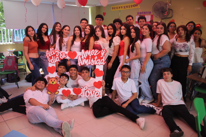 Estudiantes de educación media académica en actividades recreativas